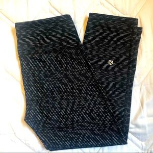 Black & white calf length leggings